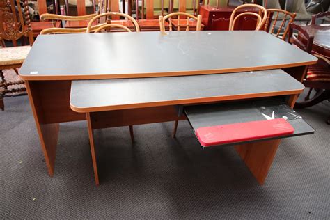 Lot - MODERN OFFICE DESK 1.8M LONG