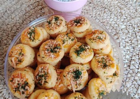 Resep Kue Gurih Garlic Cheese Cookies Yang Rasanya Manis Gurih