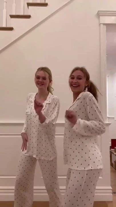 Elle Fanning Nackt Porno Videos Sex Tapes Xhamster