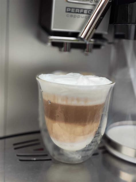 Кавомашина кофемашина Delonghi Perfecta ESAM 5500 новий молочник: 8 200 ...