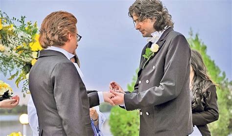 FOTO Prima NUNTA GAY DIN ROMANIA Vezi Cine Sunt Homosexualii Care S Au Casatorit Si Cine Le A