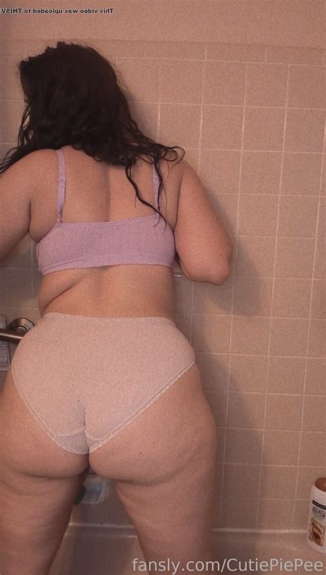 Hot Chubby Girl Wets Her Panties ThisVid