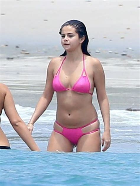 Selena Gomez Hot In Bikini In Mexico April 2015