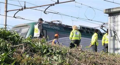 Tragedia Sui Binari Donna Investita E Uccisa Dal Treno In Via Fermi Foto