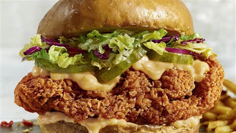 Hellmann’s® Spicy Mayonnaise Crispy Chicken Sandwich Giant Food