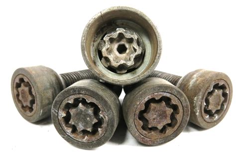 Used Genuine Vw Passat Vw Passat B6 Alloy Wheel Locking Wheel Nuts Key Letter R Ss1628 Ss1628