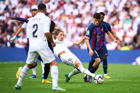 Laporta pide explicaciones al árbitro del clásico