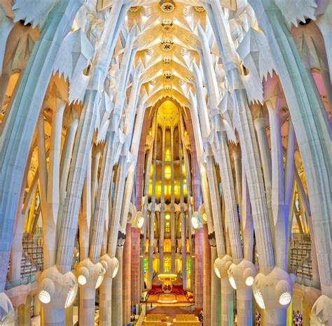 La Sagrada Familia Arch Journey