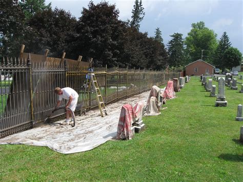 Visitors at washington cemetery react to the new fence rules 22
