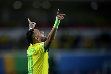 Two-goal Neymar Jr breaks Pele's record as Brazil crush Bolivia 5-1