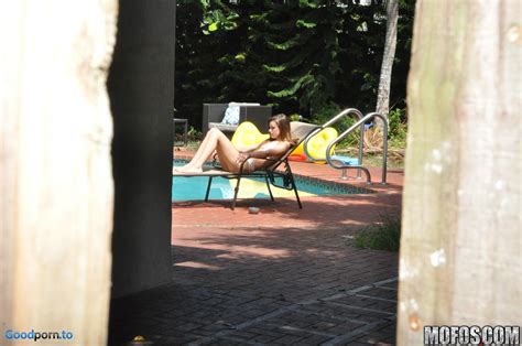 Alex Mae Hot Teen Spied On By Her Pool 13130140 Foto Pornô