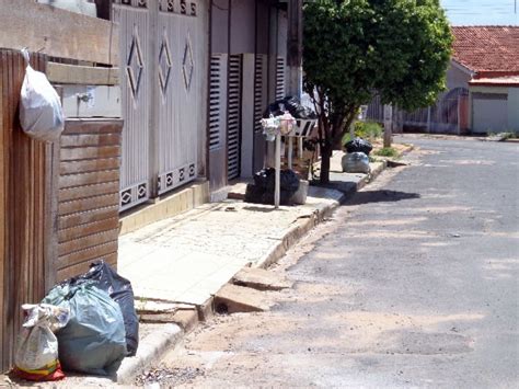 G Morador Reclama Da Falta De Coleta De Lixo Em Bairro De Cidade De