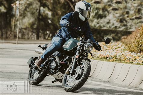 Prueba UM Scrambler X Naked