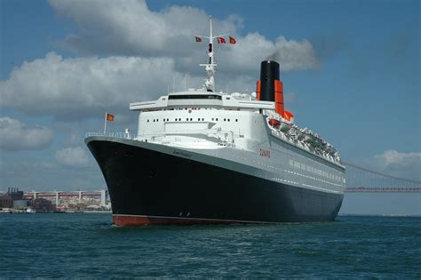 RMS Queen Elizabeth 2 by lollol4yy on DeviantArt