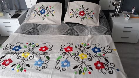 Pin En Pan Nak Cojines Bordados Pie De Cama Bordado Colchas