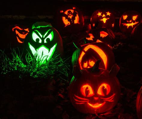 7 Creepy DIY Outdoor Halloween Lights – On Budget Moms