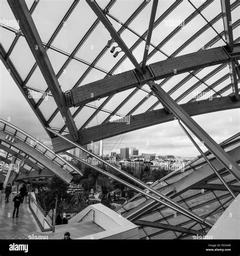 Louis Vuitton Foundation, Paris, France Stock Photo - Alamy