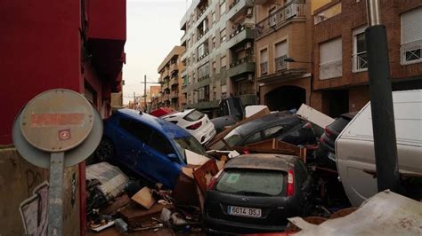 Enchente Na Espanha Deixa Ao Menos Mortos Incluindo Crian As Icl