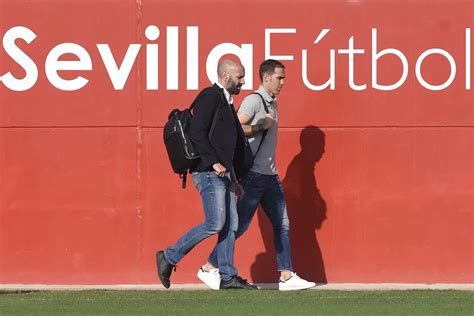 Despedida Agridulce De Fernando Navarro Del Sevilla Fc