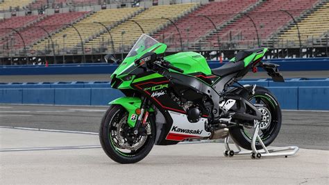 2021 Kawasaki Ninja Zx 10r Review Mc Commute Youtube