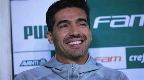 Abel Ferreira dá conselho inusitado para jovens do Palmeiras