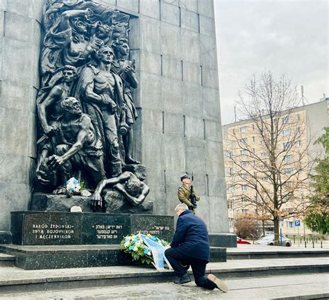 Kniefall In Warschau S Der Gedenkt Polens Kriegsopfern