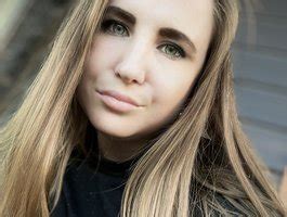 Fox Alenka Veřejný live sex chat na BongaCams