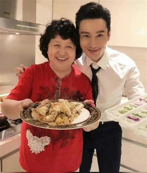 Nhan sắc bạn gái hot girl của Huỳnh Hiểu Minh