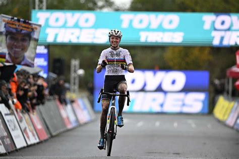 Tweede Overwinning Op Rij Voor Fem Van Empel In Wereldbeker Veldrijden