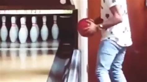 DUMPERT Valsspelen Bij Bowlen