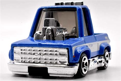 TOOND CHEVY SILVERADOのレビューホットウィールのチョロQなゴツカワシルバラード HHF Hot Wheels 情報まとめ ホットウィール