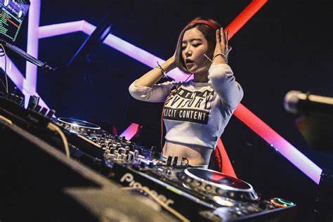 dj soda nu dj   chau  bi quay roi tinh duc tai nhat ban