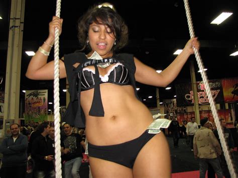 Laurie Vargas Exxxotica 2009 A Photo On Flickriver