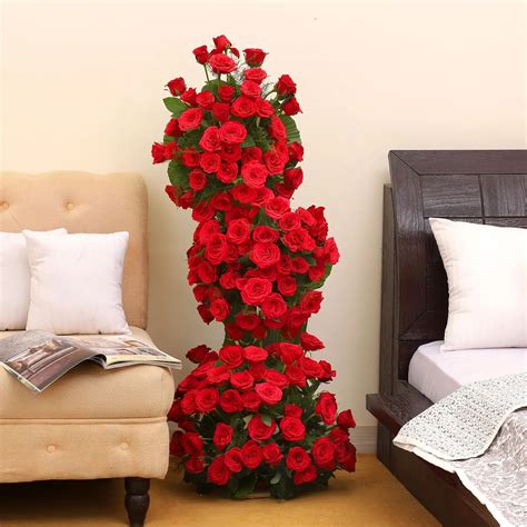 Online Premium 100 Red Roses Arrangement T Delivery In India Fnp