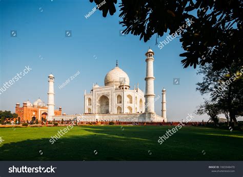 Taj Mahal Sunrise Scenery Stock Photo 1065948470 | Shutterstock