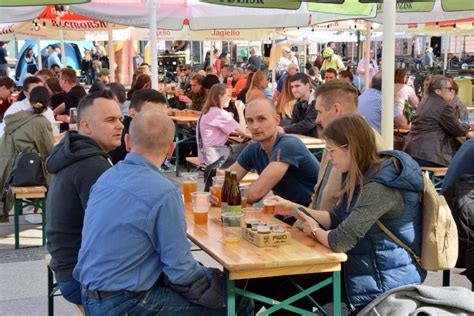 Ruszył I Świętokrzyski Festiwal Piwa na Rynku w Kielcach Potrwa przez