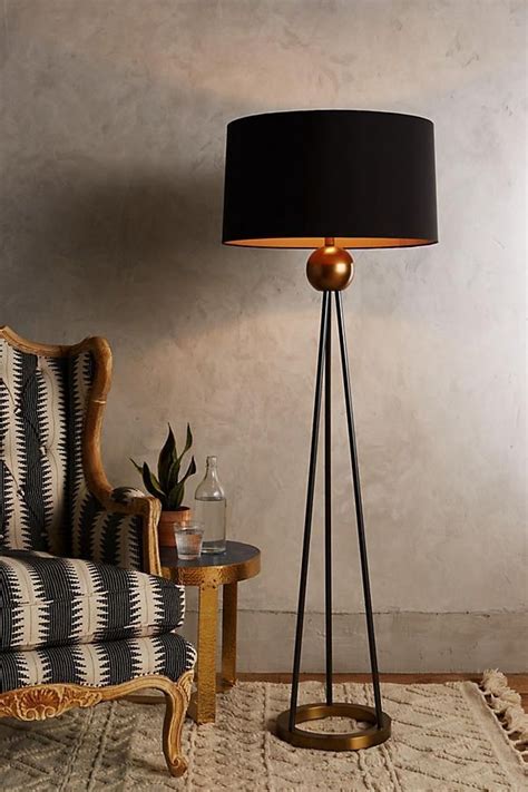 20 Lámparas Modernas Para Darle Vida A Tu Decoración Stylish Floor Lamp Floor Lamps Living