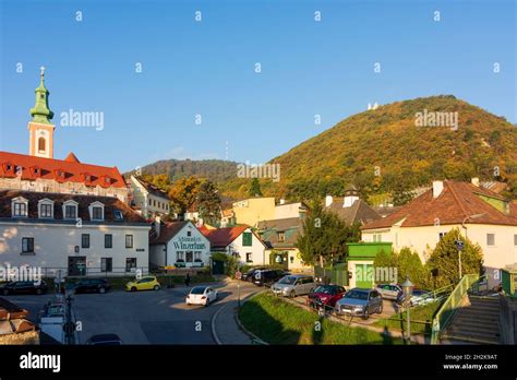 Wienerwald Wienerwald Mit Berg Kahlenberg Mit Kirche Fotos Und