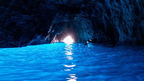 La Espectacular Gruta Azul De Capri Un Lugar Maldito Y De Culto Que Es