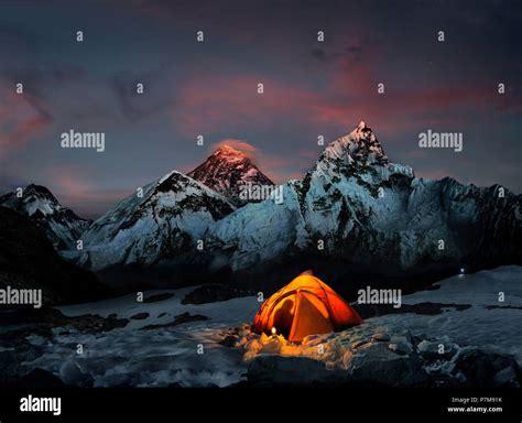 Mount everest sunrise hi-res stock photography and images - Alamy