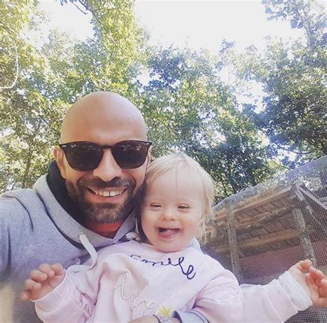 Conheça a história do gay que adotou bebê rejeitada por 20 famílias Internacional