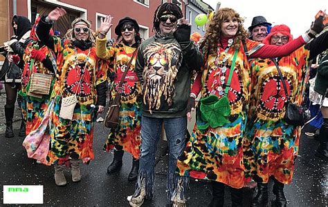 Sensationelle 55 Gruppen Zogen Beim Faschingszug Durch Den Markt Hahnbach