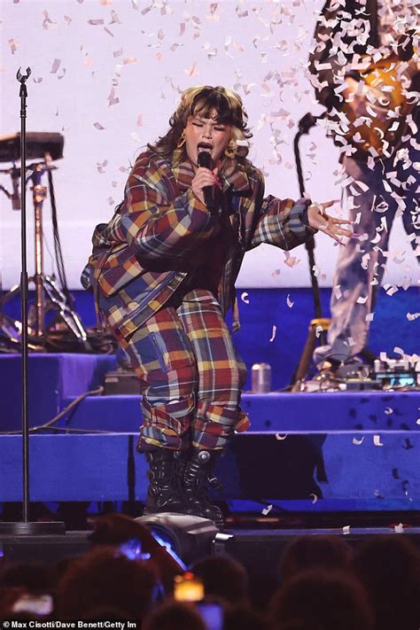 Was This The Sexiest Brits Yet Lingerie Clad Sabrina Carpenter S Saucy Dance Moves And That