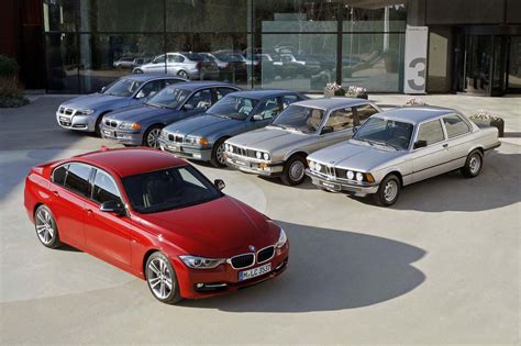 BMW Série 3 faz 40 anos veja sua história em um álbum Auto Livraria