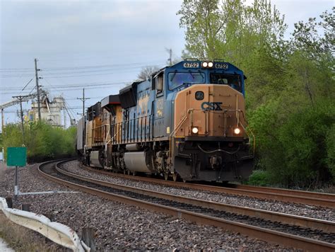 Dark Future Csx Sd70mac 4752 Leads Cp 686 South Through De Flickr