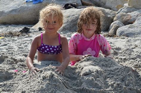 Violet And Helen Playing Mermaid Giving Themselves Nice Flickr