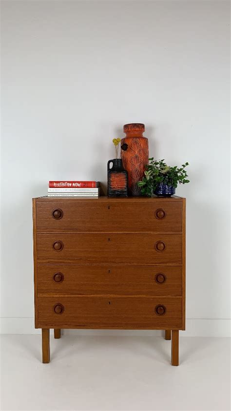 Bekijk Scandinavisch Vintage Teak Fineren Ladekast Op Reliving