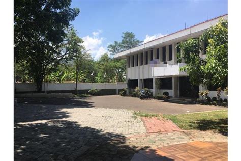 Rumah Mainroad Suci Mustofa Cikutra Gedung Dua Lantai Siap Huni