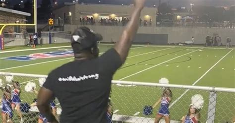 Cheer Dad Goes Viral Perfectly Mimicking Daughters Cheerleading Routine From Stands Mirror