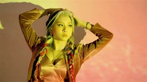 Sección de fotos jiwoo de kard red moon YouTube